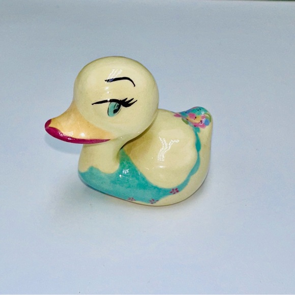 Vintage Duck Figurine Hand Painted Kitschy Yellow Duckling 3” Small Ceramic - Picture 2 of 9